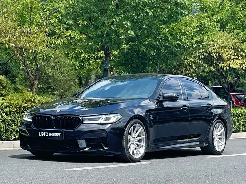 BMW 5 Series — фото 1