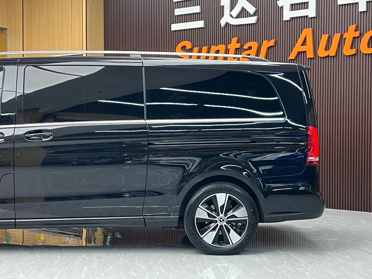 Mercedes-Benz V-Class: фотография 14 из 37