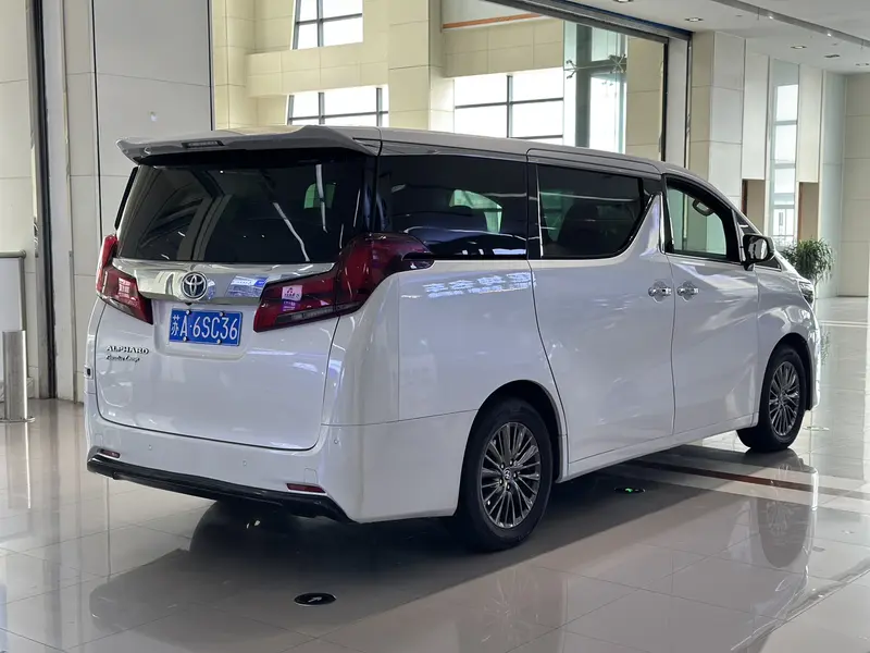 Toyota Alphard — фото 5