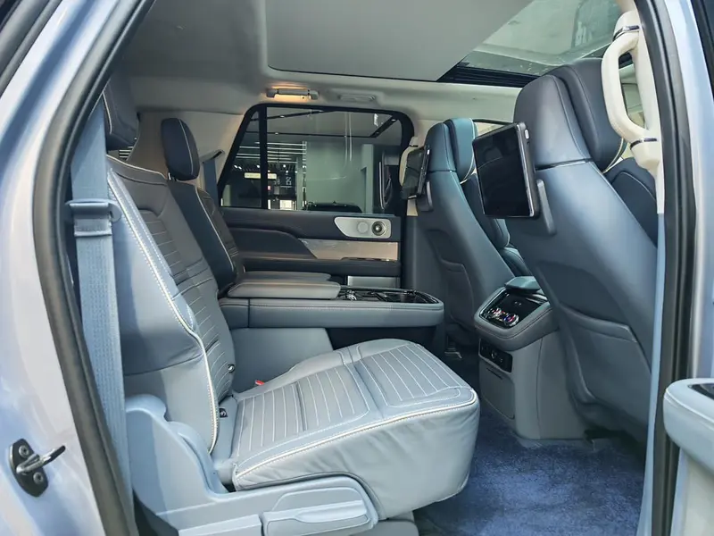 Lincoln Navigator — фото 13