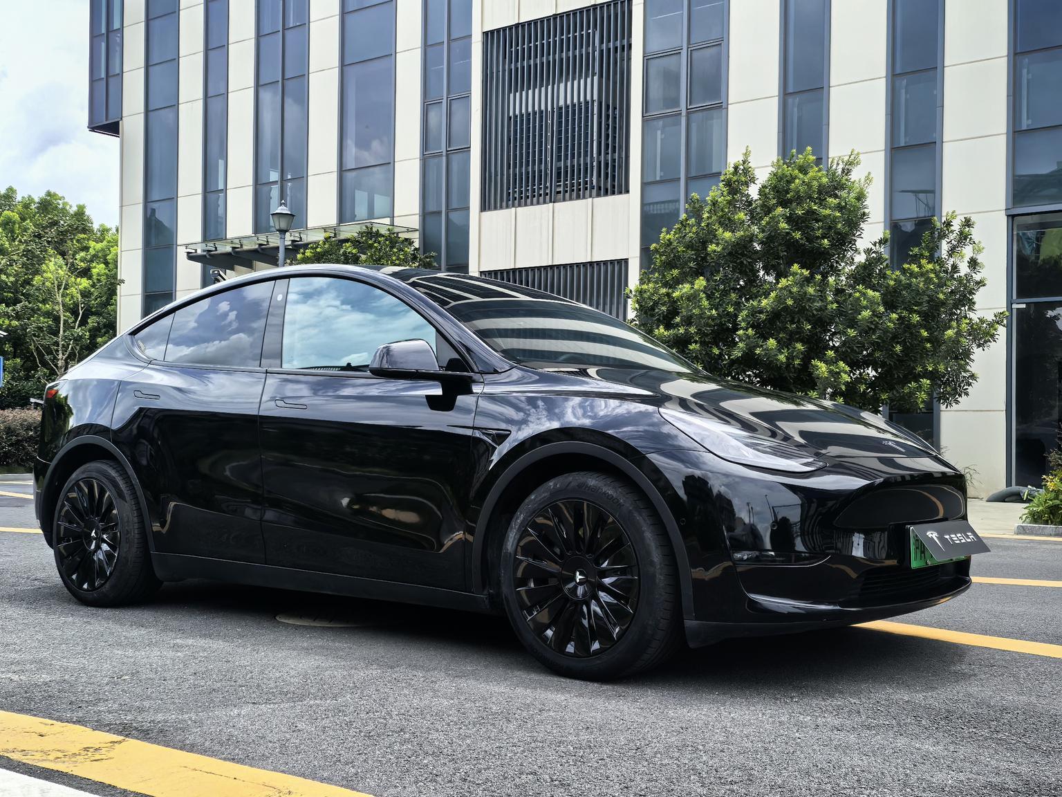Tesla Model Y: фотография 2 из 18
