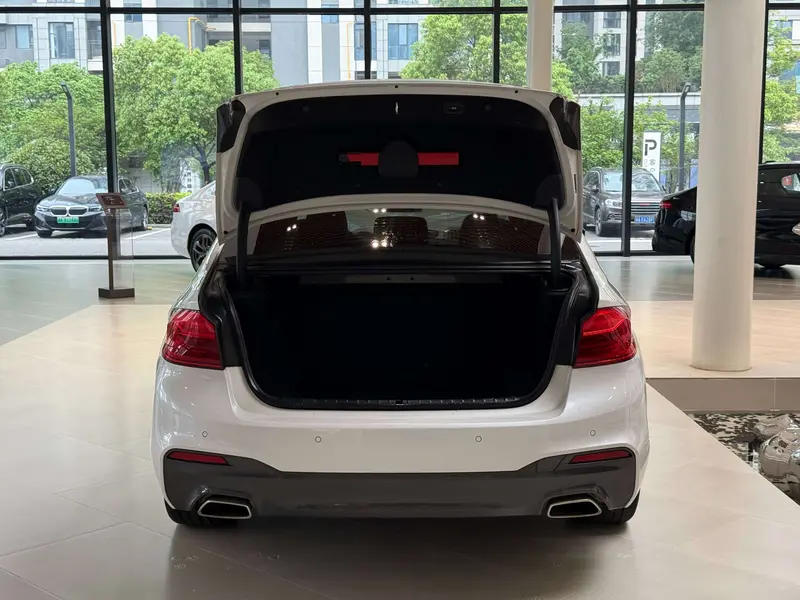 BMW 5 Series — фото 15