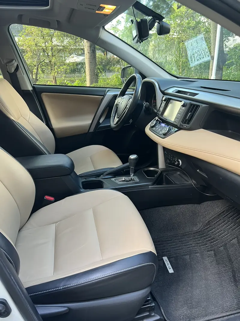 Toyota RAV4 — фото 7