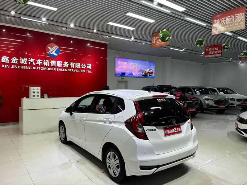 Honda Fit — фото 5