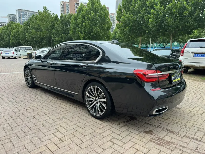 BMW 7 Series — фото 4