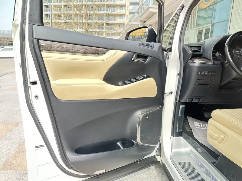 Toyota Vellfire — фото 12