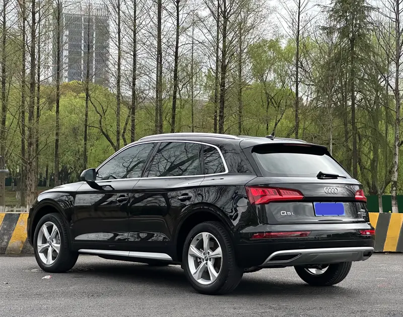 Audi Q5L — фото 5