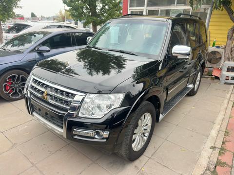 Mitsubishi Pajero (Import)