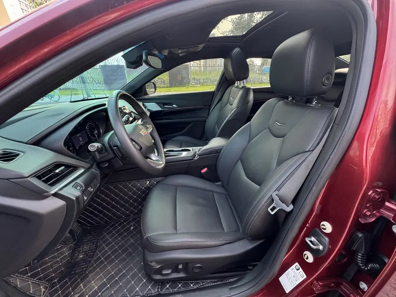 Cadillac CT4 — фото 10
