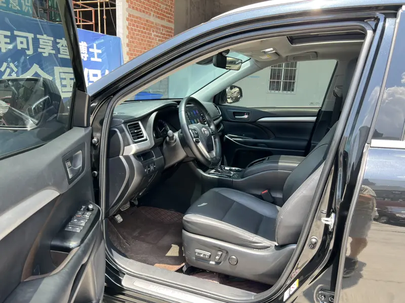 Toyota Highlander — фото 11