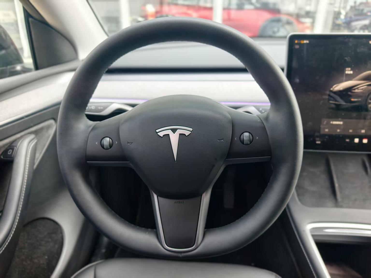 Tesla Model Y: фотография 14 из 15