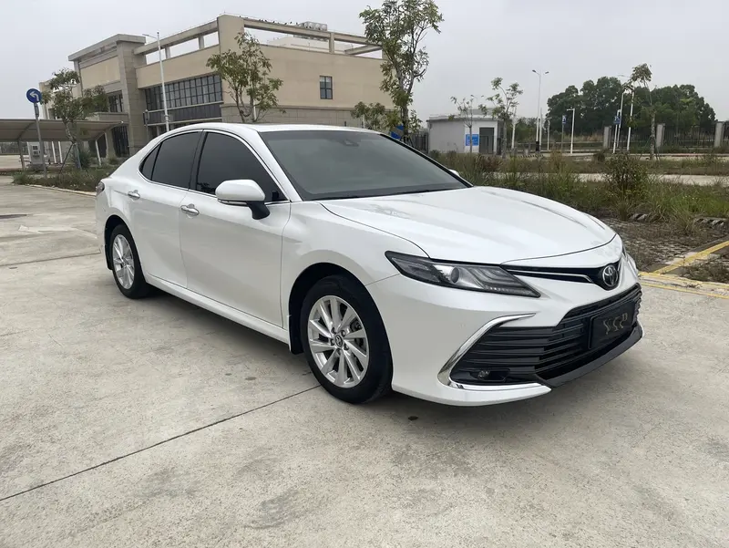 Toyota Camry — фото 3