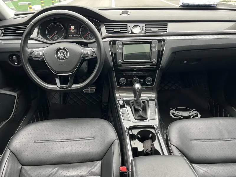 Volkswagen Passat — фото 8