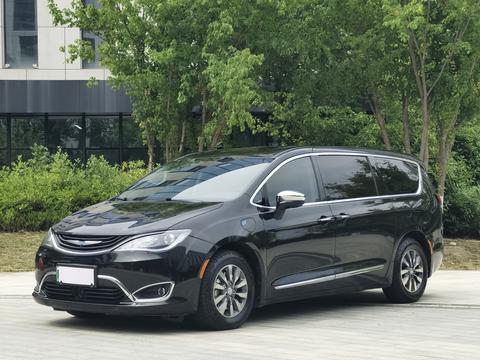 Chrysler Pacifica PHEV (Import)