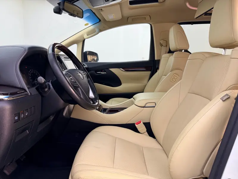 Toyota Alphard — фото 9