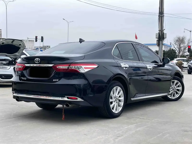 Toyota Camry — фото 2