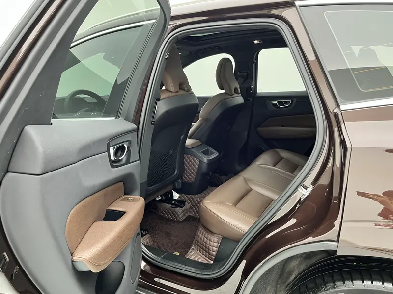 Volvo XC60 — фото 15