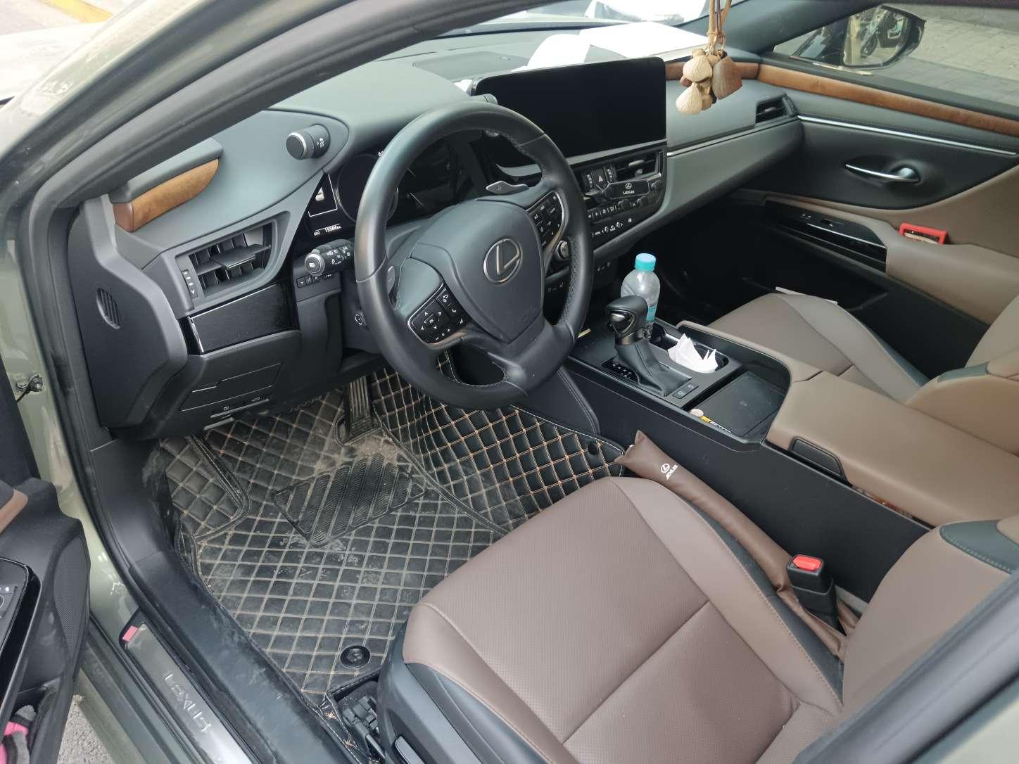 Lexus ES: фотография 7 из 9