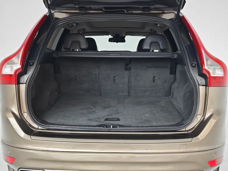 Volvo XC60 T5 — фото 17