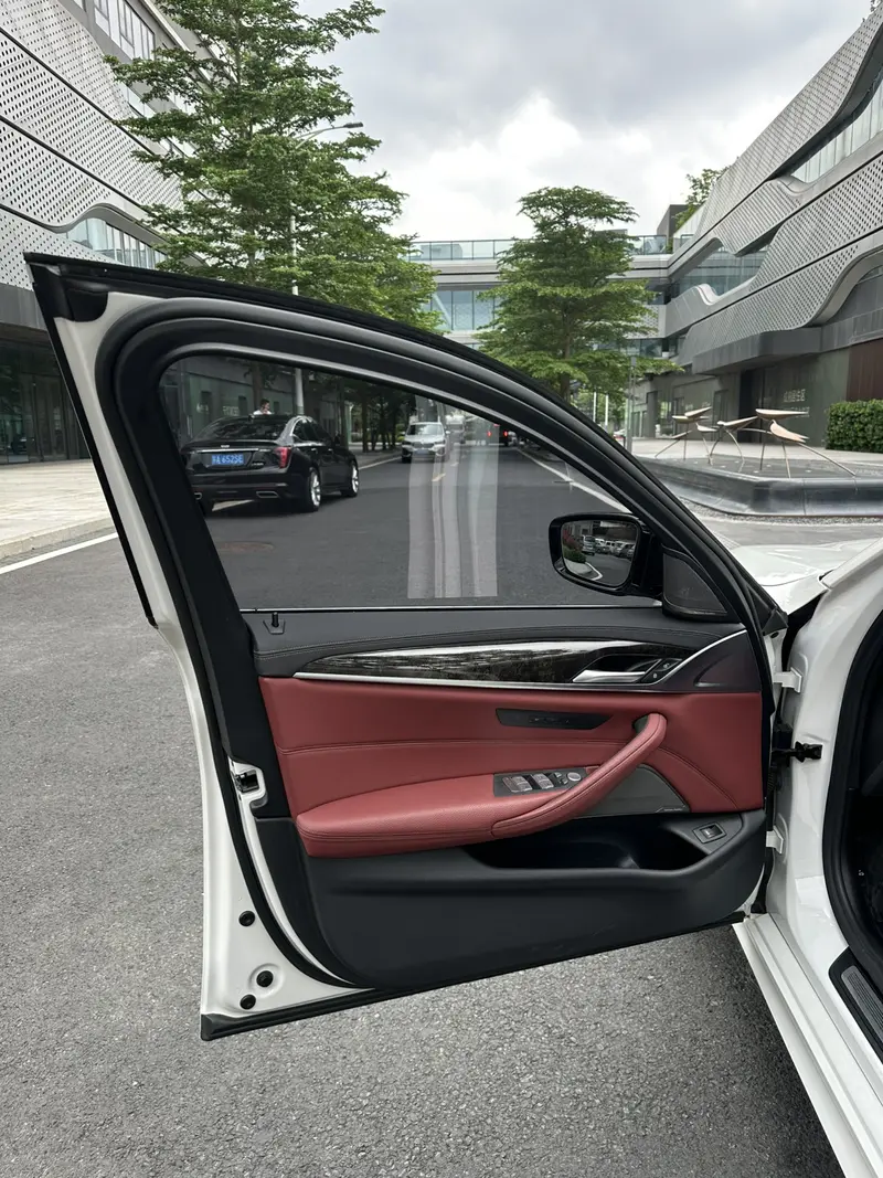 BMW 5 Series — фото 15