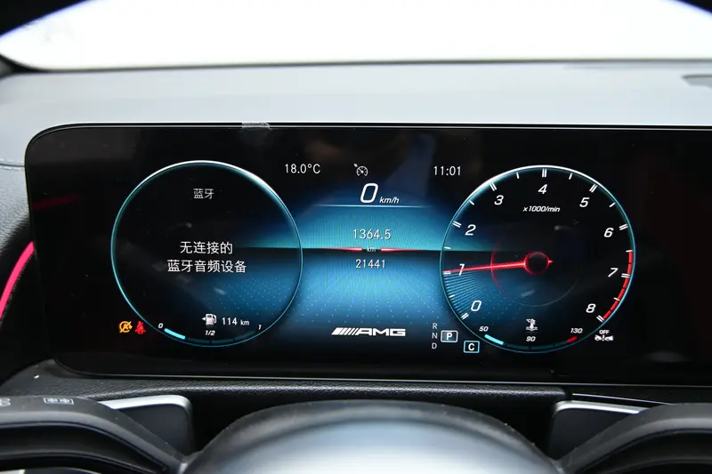 Mercedes-Benz GLB AMG 35 4 MAT IC — фото 15