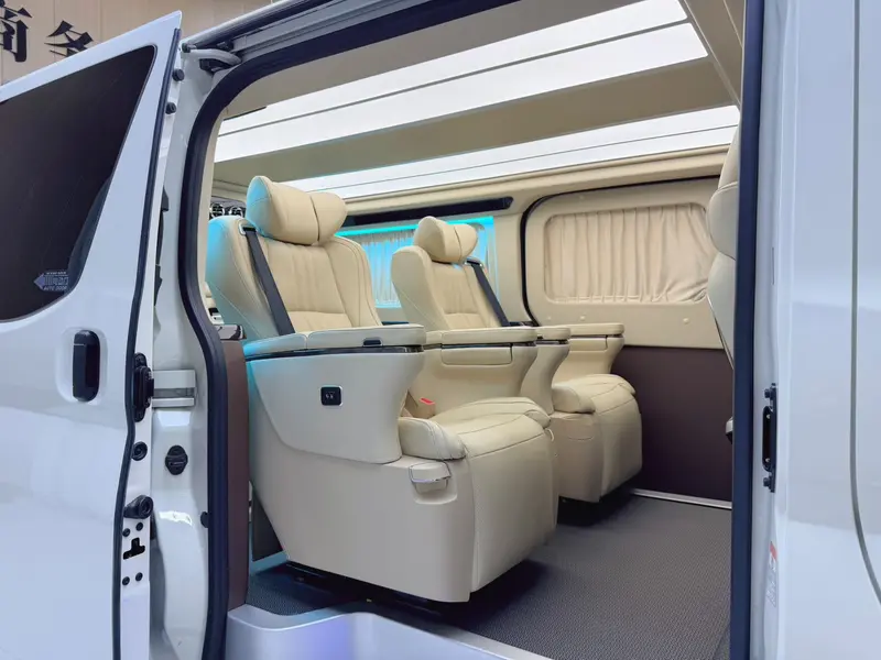 Toyota Hiace — фото 10