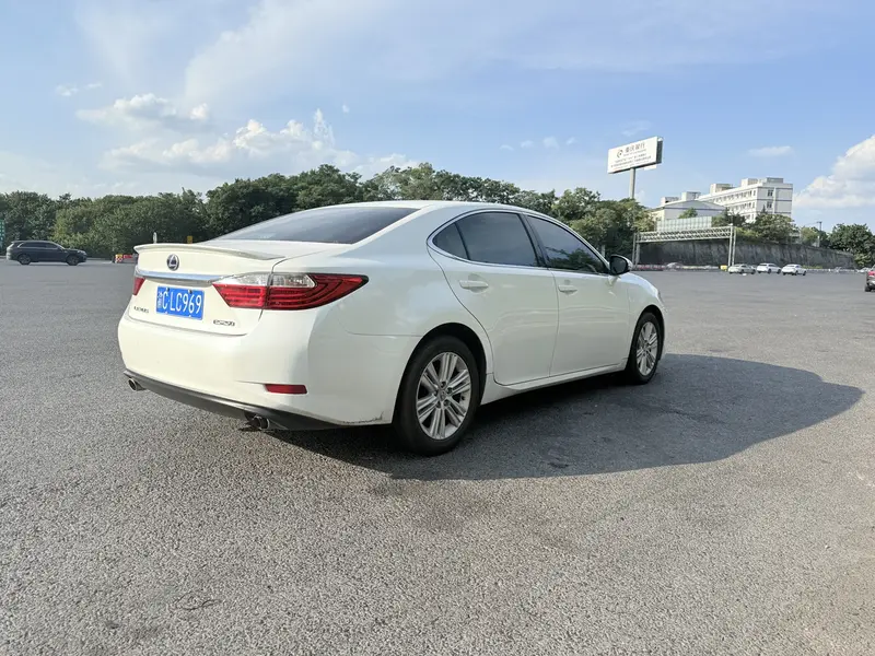 Lexus ES — фото 4