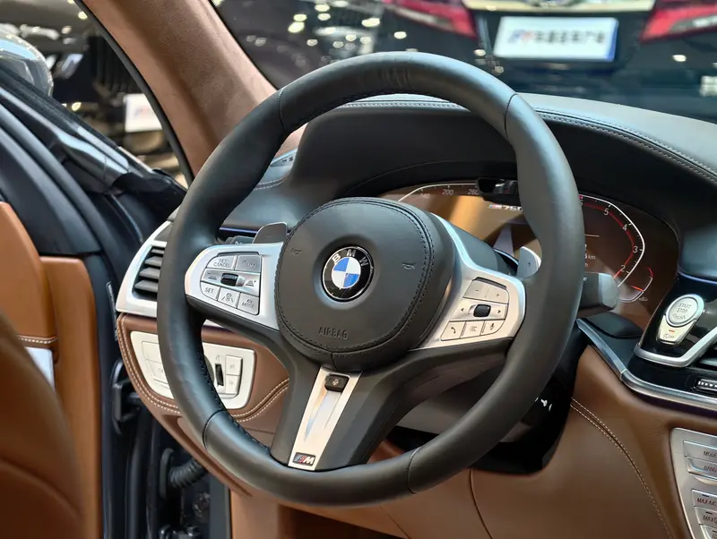 BMW 7 Series — фото 12