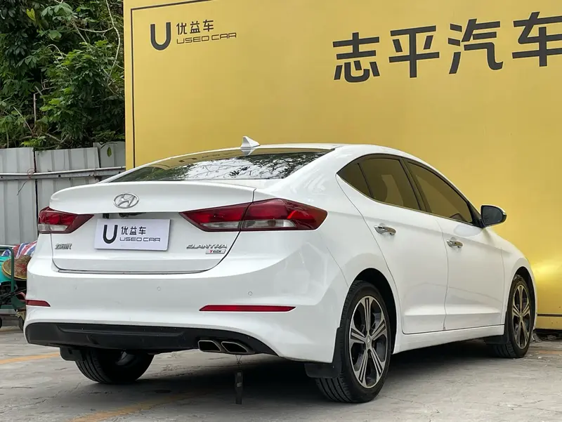 Hyundai Elantra — фото 6
