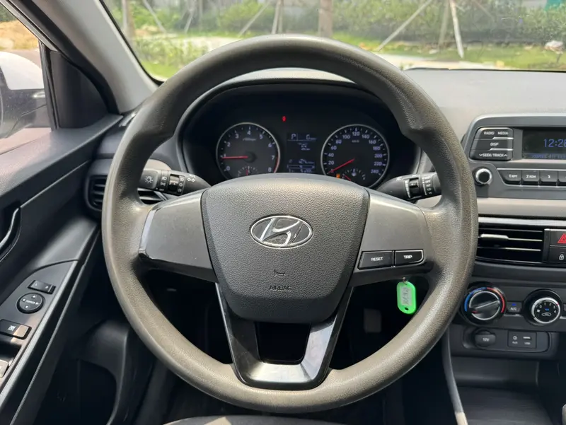 Hyundai Elantra — фото 4