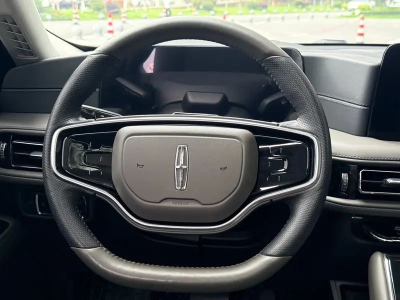 Lincoln Aviator — фото 12
