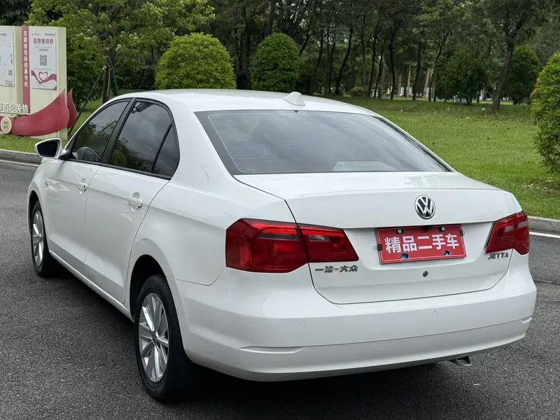 Volkswagen Jetta — фото 4