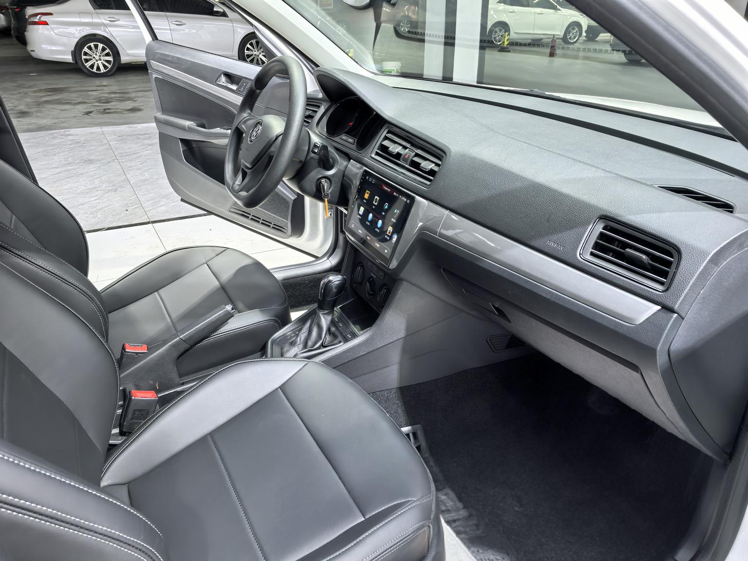 Volkswagen Lavida: фотография 7 из 15