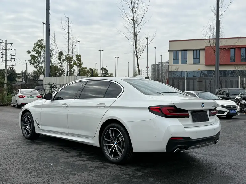 BMW 5 Series — фото 5