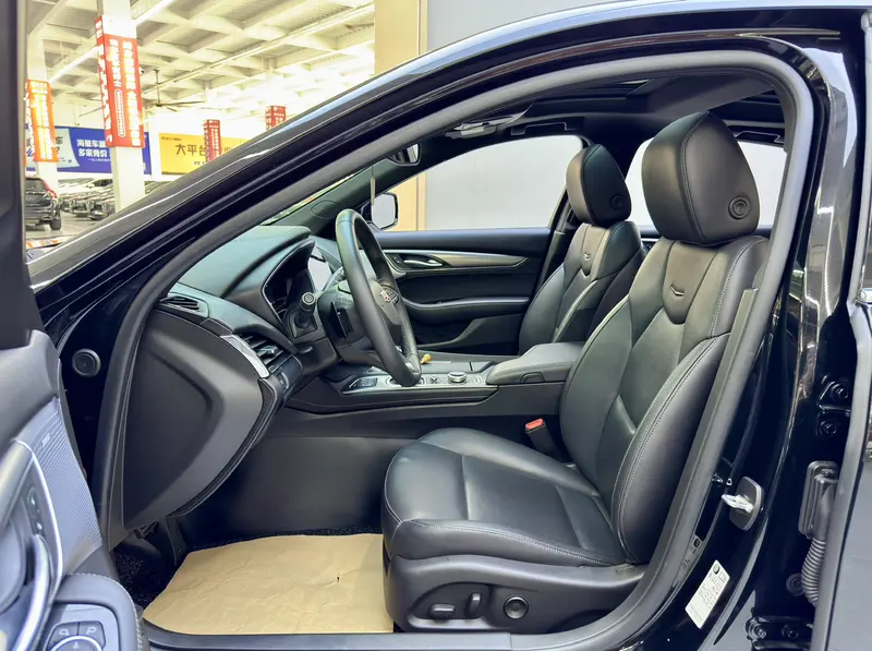 Cadillac CT5 — фото 7