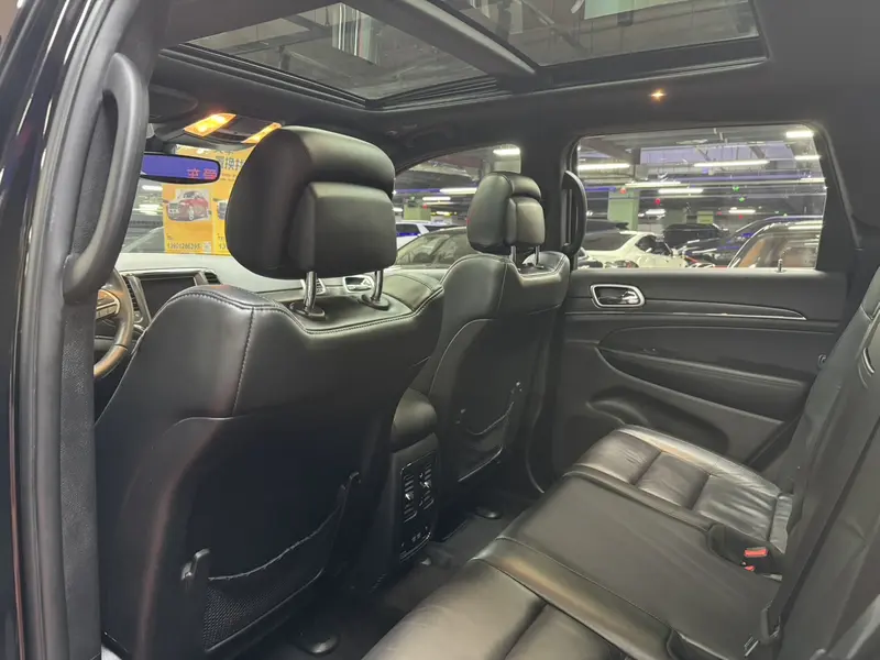 Jeep Grand Cherokee — фото 16