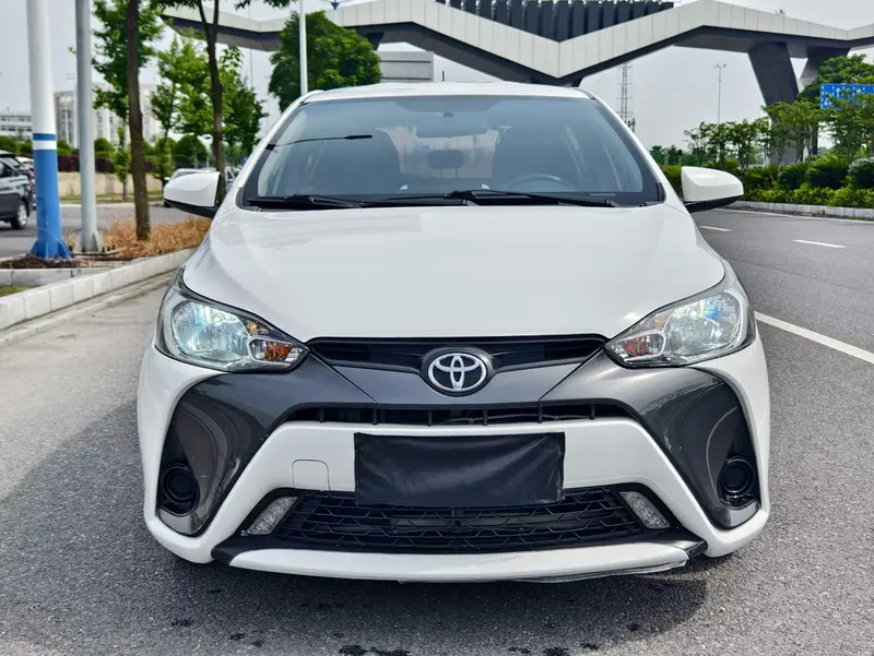 Toyota Yaris L — фото 2
