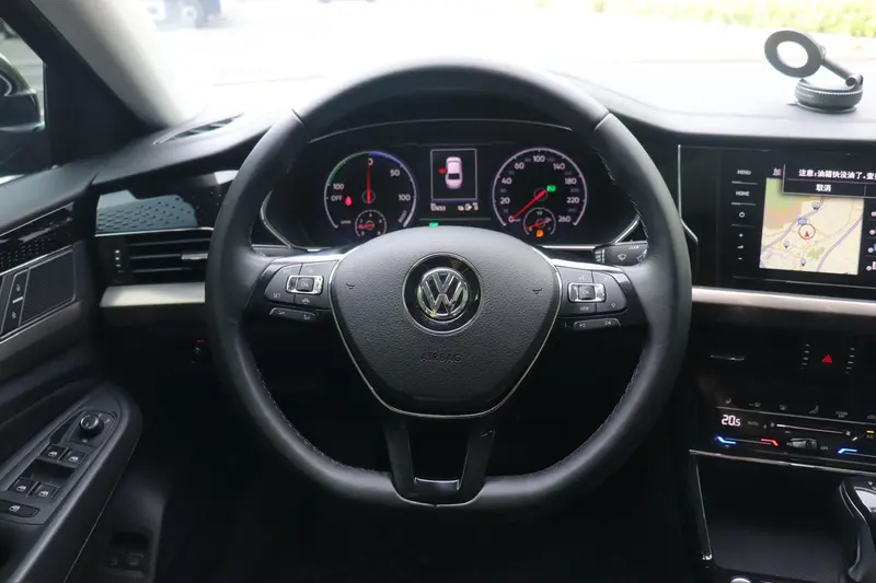 Volkswagen Passat — фото 12