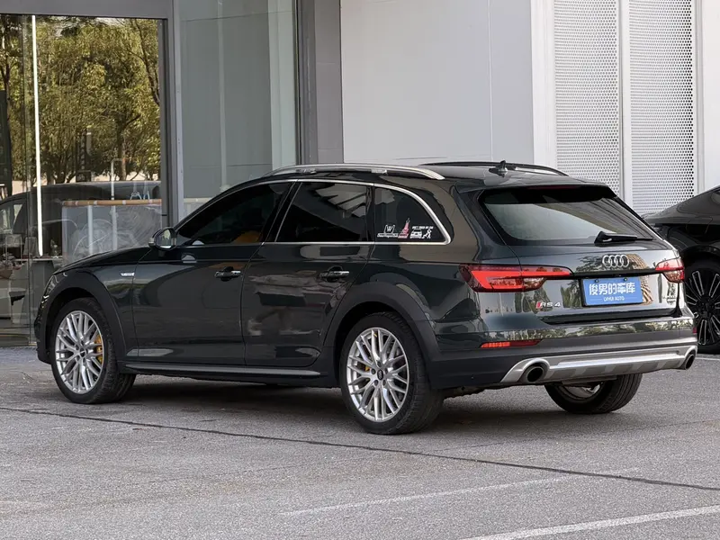 Audi A4 — фото 4