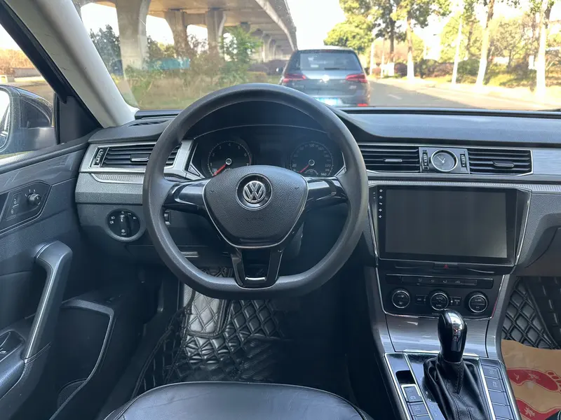 Volkswagen Passat — фото 9