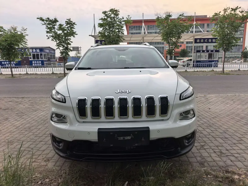 Jeep Cherokee — фото 2