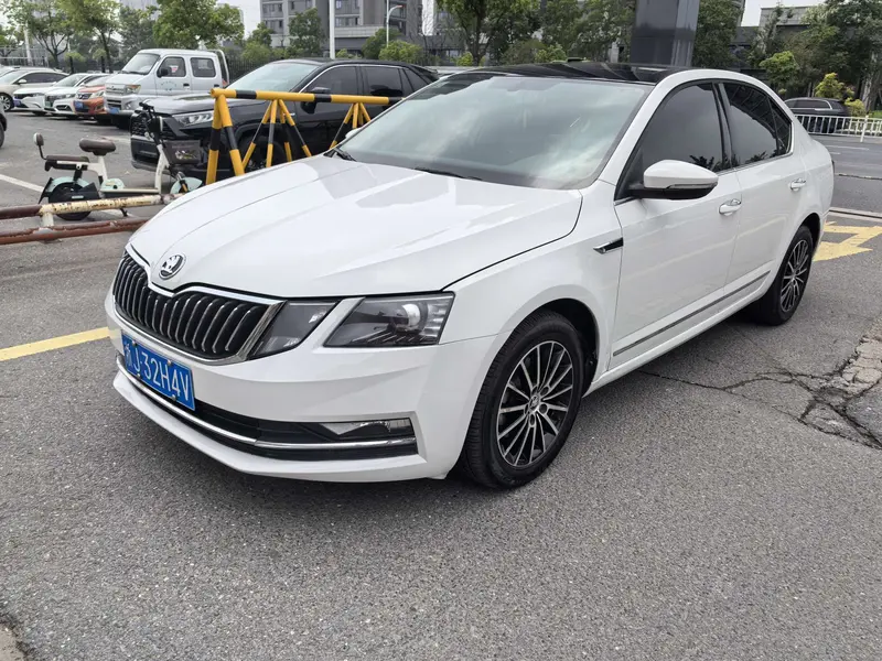 Skoda Octavia — фото 1
