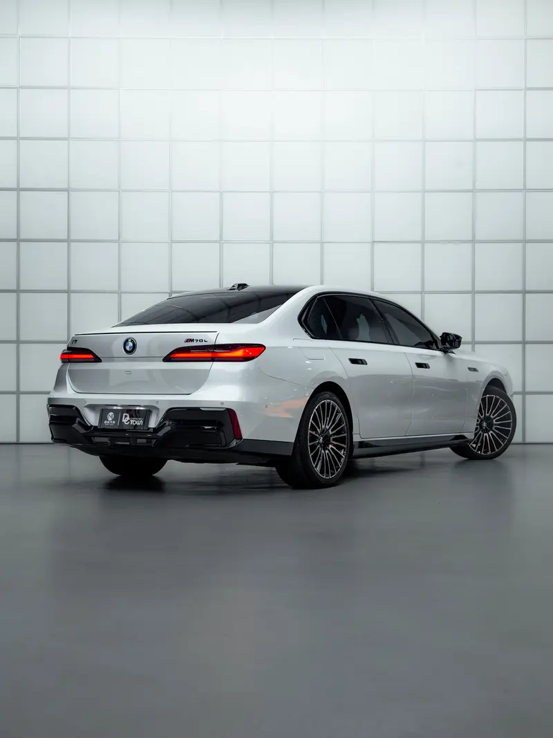 BMW i7 — фото 6