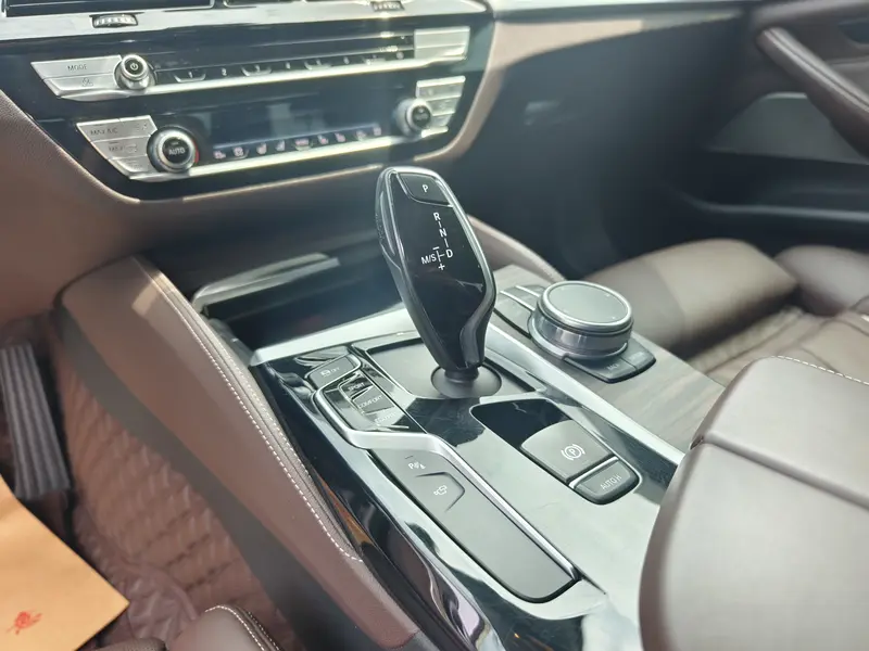 BMW 5 Series — фото 13