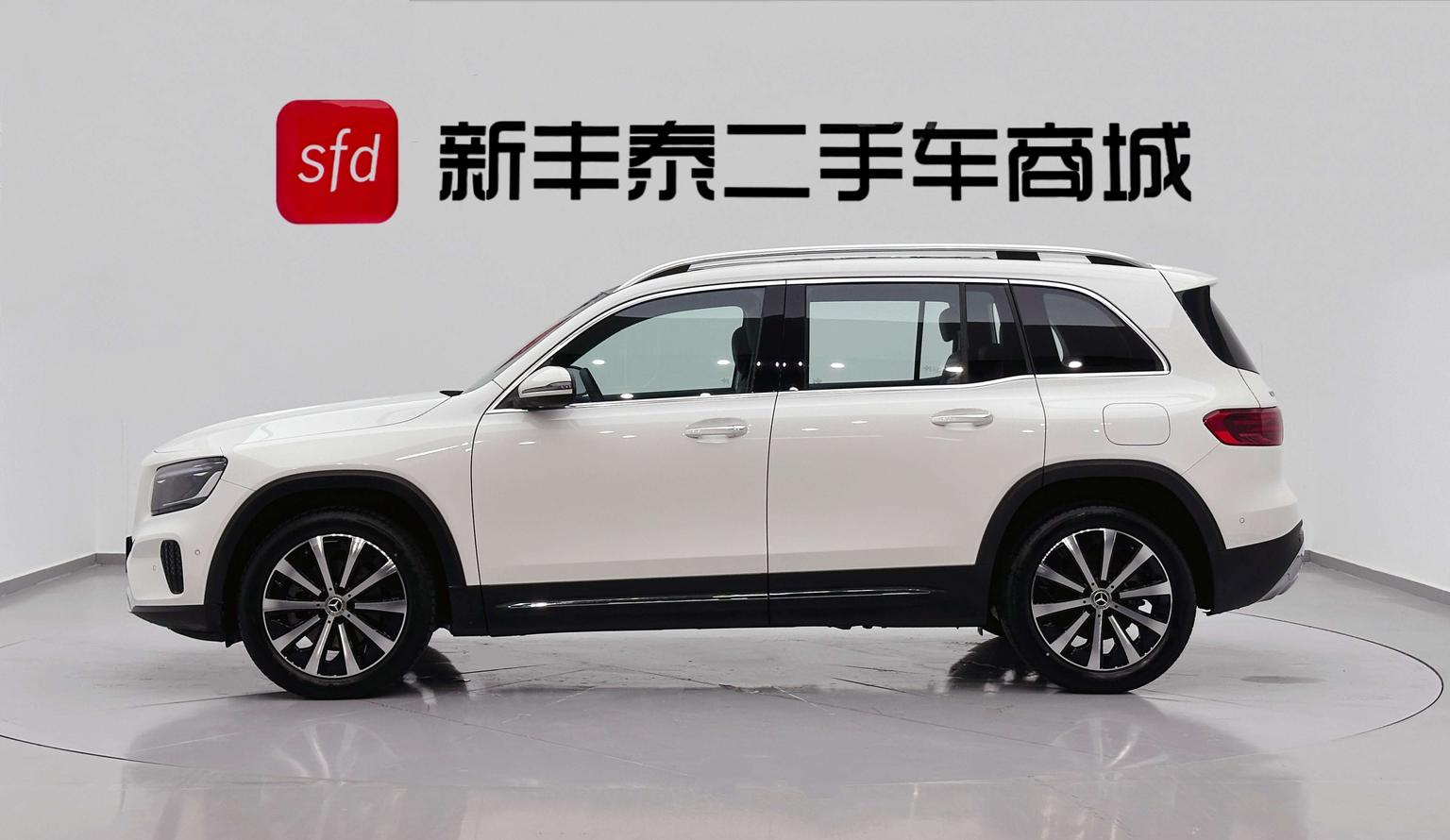 Mercedes-Benz GLB: фотография 5 из 33