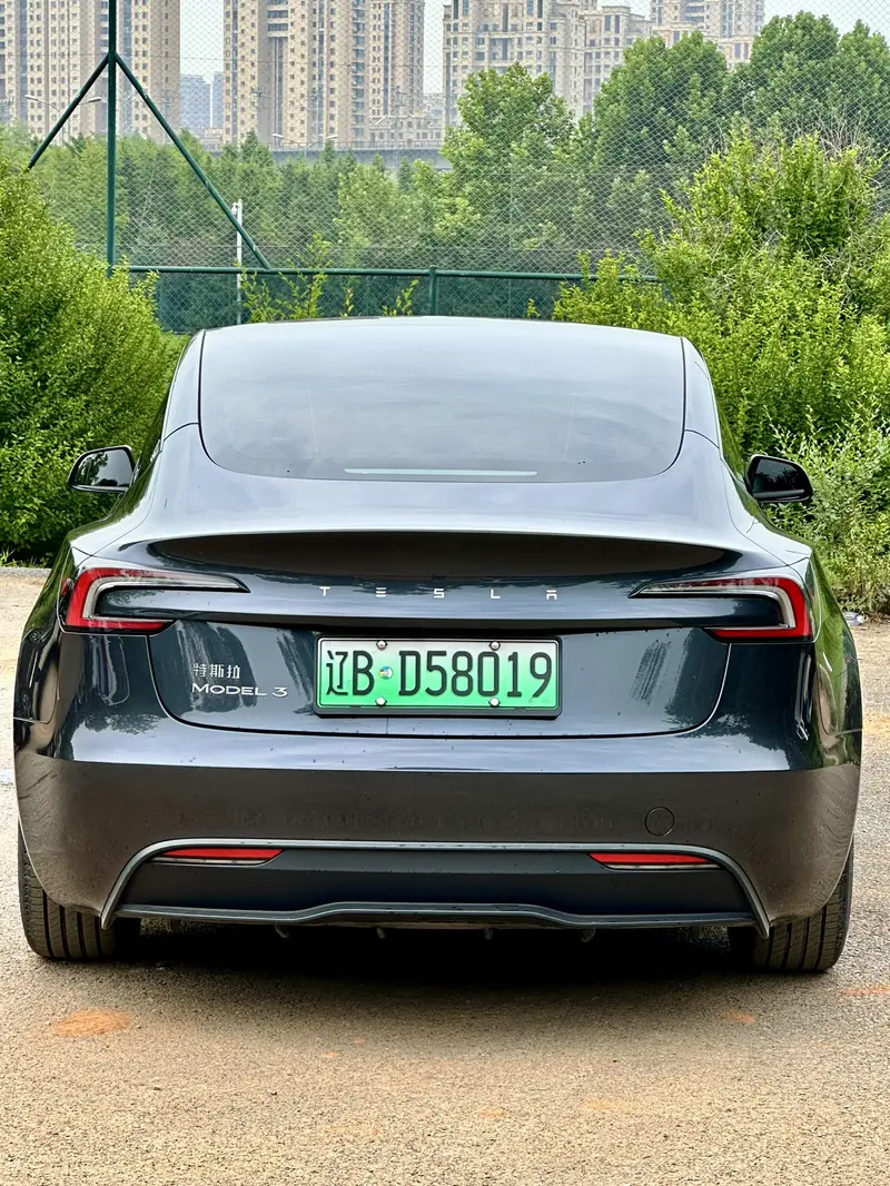 Tesla Model 3 — фото 4