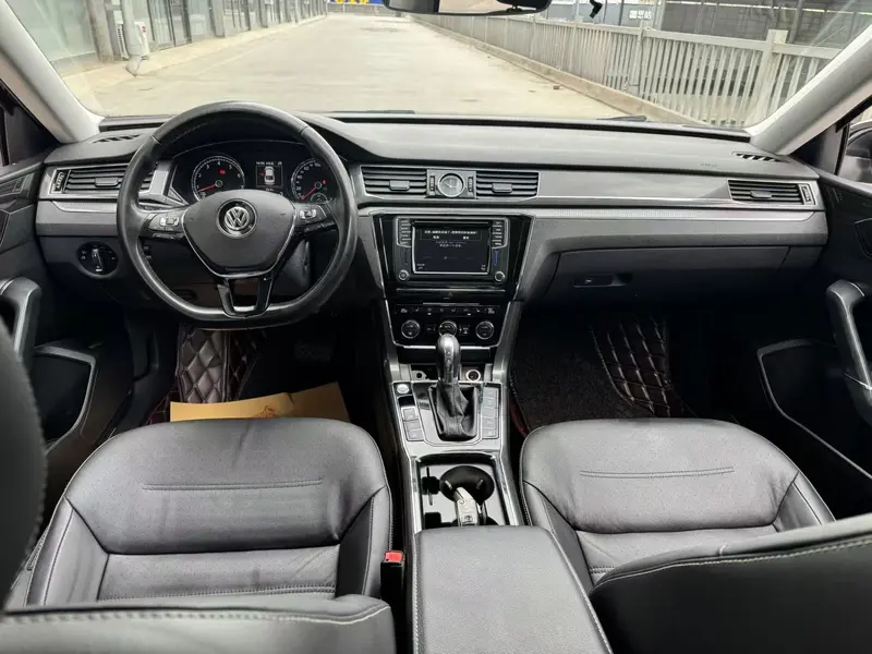 Volkswagen Passat — фото 7