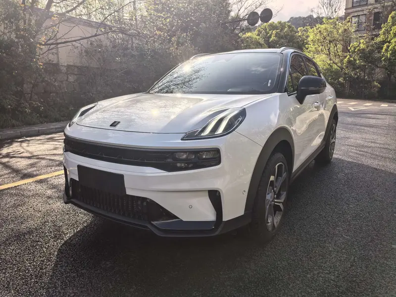 Lynk&Co 06