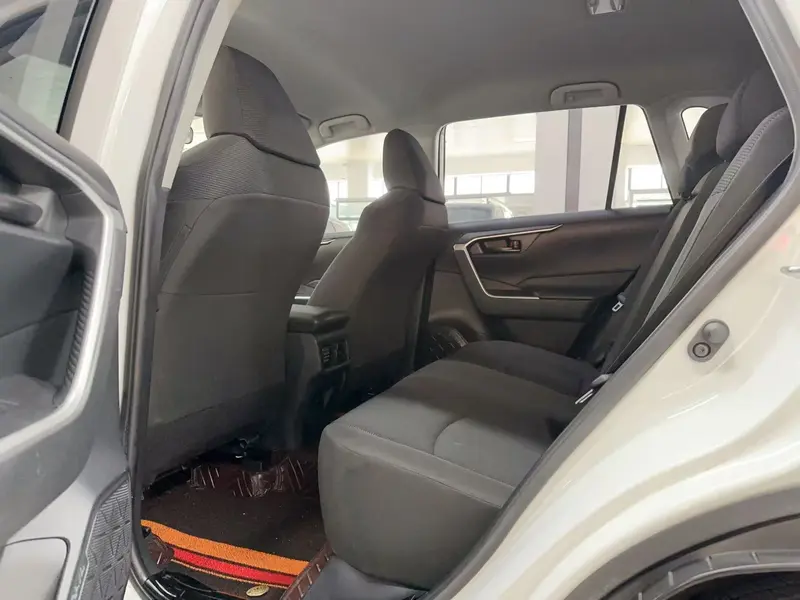 Toyota RAV4 — фото 16