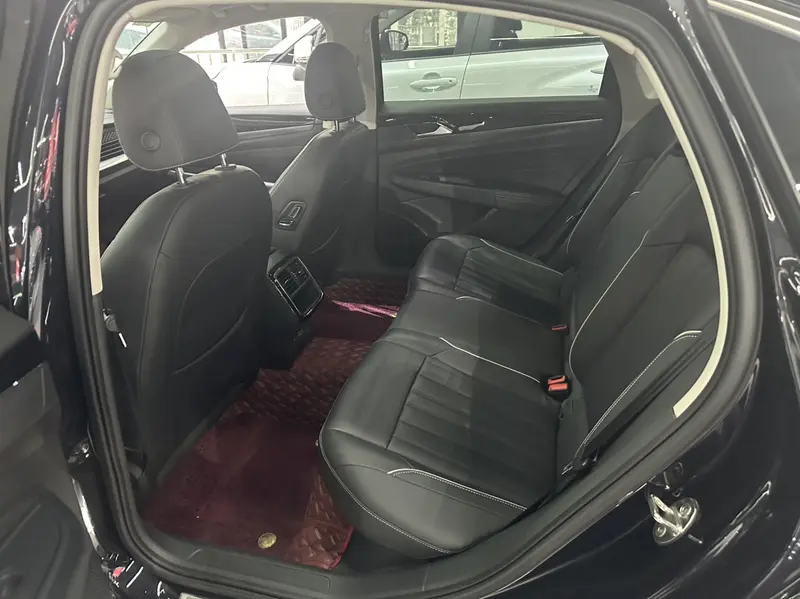 Volkswagen Passat — фото 14
